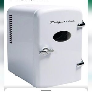 FRIGIDAIRE mini countertop fridge